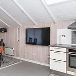6 Person In Romo-by Traum *