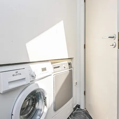 6 Person In Romo-by Traum