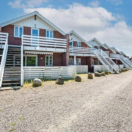 6 Person In Romo-by Traum